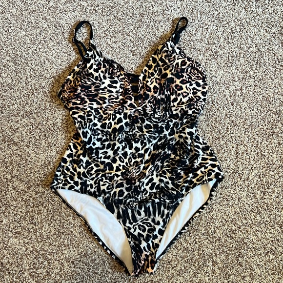 Women’s Leopard Swimsuit - Picture 1 of 4